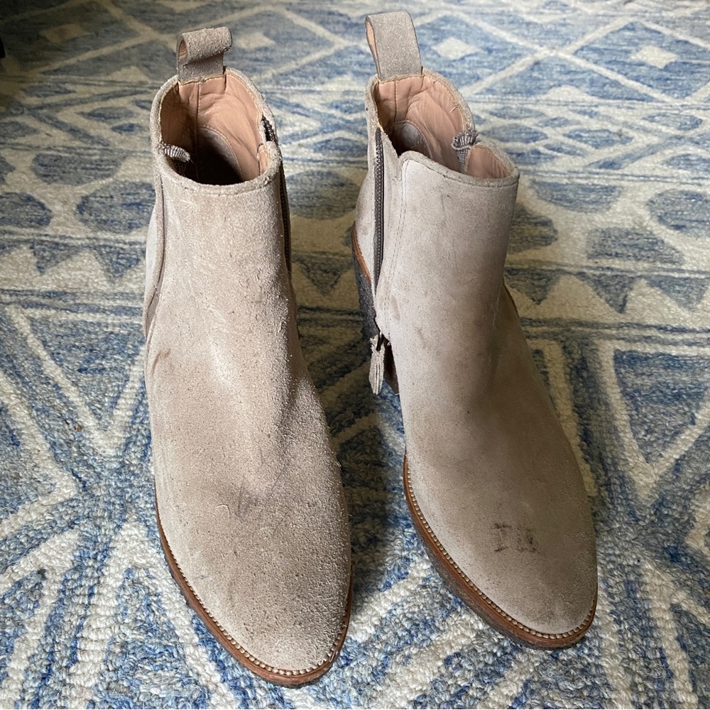 VINCE CAMUTO Suede Wedge Boots